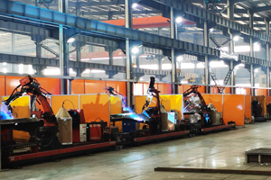 整齊的焊接機(jī)器人